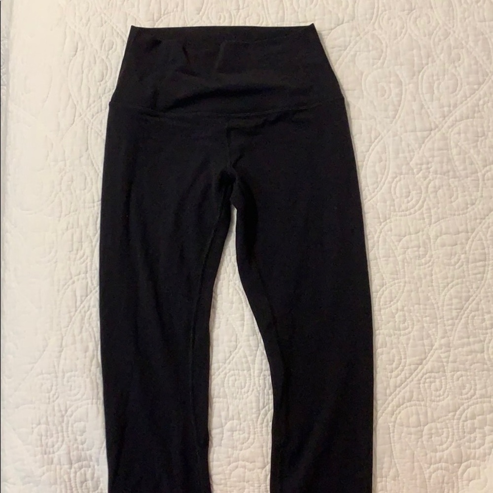 Lululemon aligns size 4 crop